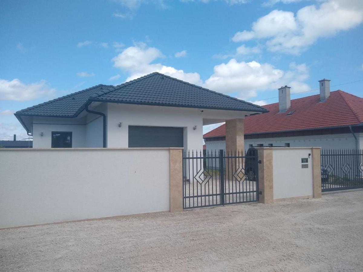 Tandem Apartman Kapolnasnyek Esterno foto